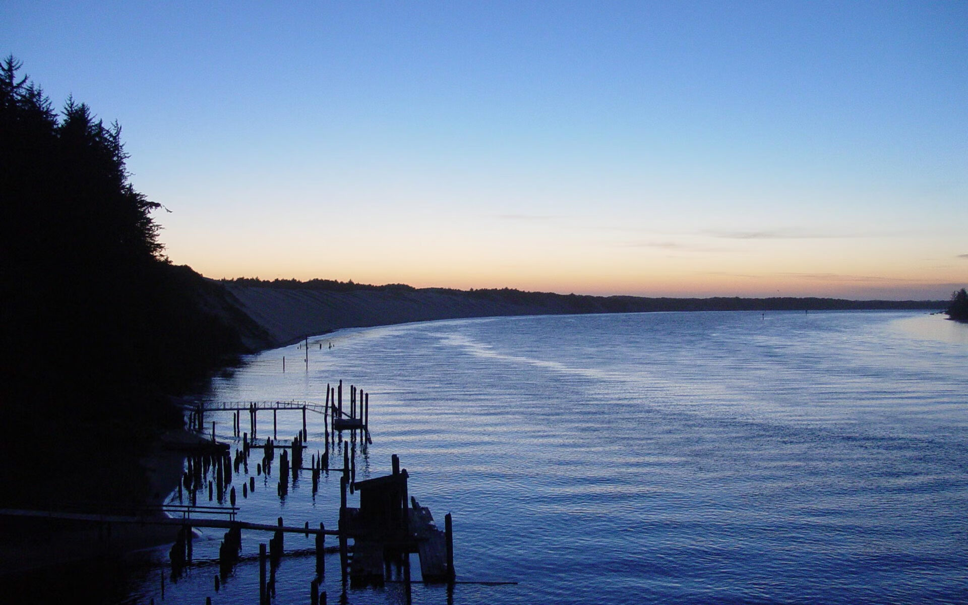 足球产业链:从青训到转播的全产业生态,足球产业主要经营内容